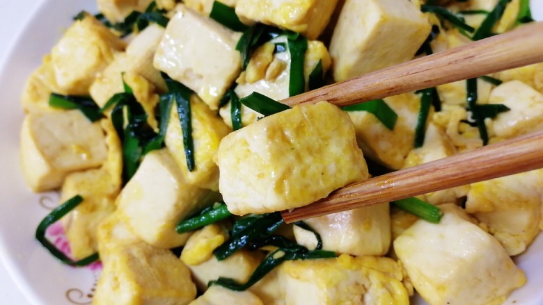 豆腐炒鸡蛋,营养快手菜,适合早餐。