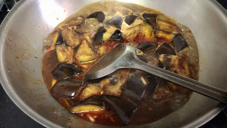 茄子粉丝煲➕肉末粉丝茄子煲,加入适量开水,没过茄子