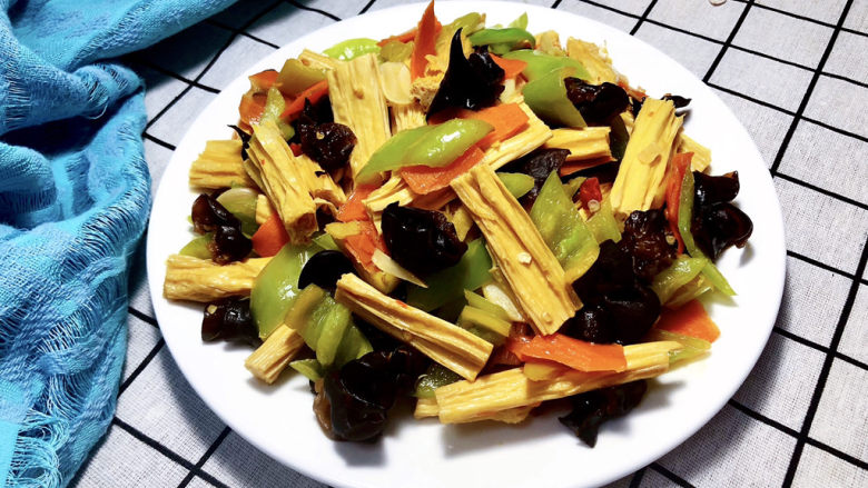 青椒炒腐竹➕岂有黄鹂历翠微,成品
