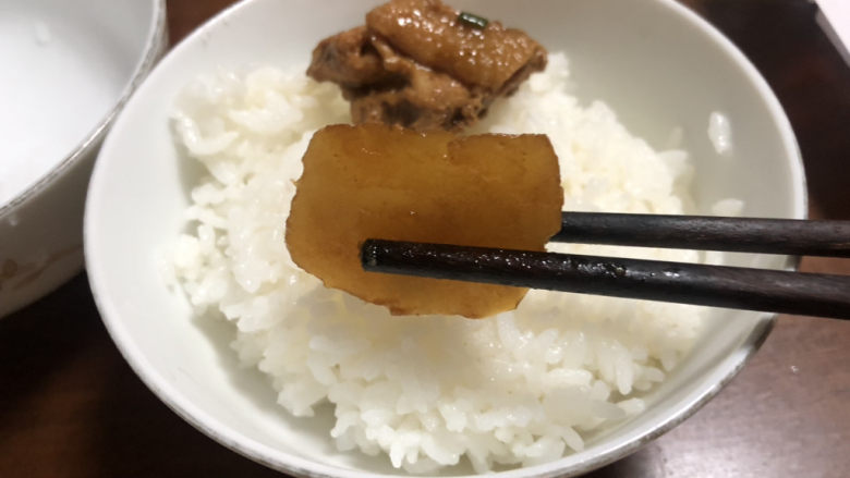 三黄鸡炖土豆,土豆软绵绵的,吸足了味道
