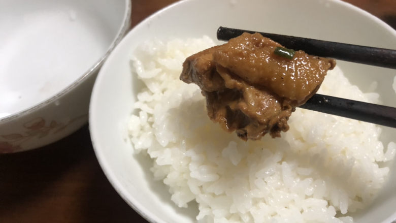 三黄鸡炖土豆,鸡块味道不错,很香
