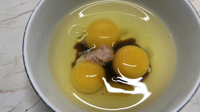 豆腐炒鸡蛋,手一抖稍微有点多了,呵呵呵,不捞出来了