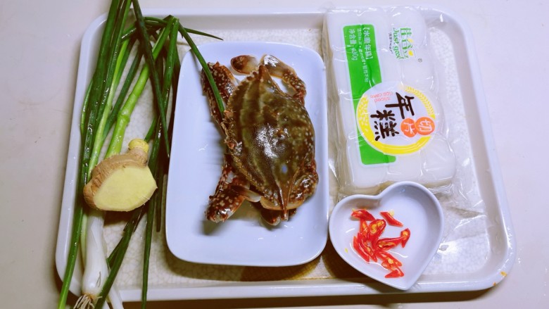 螃蟹炒年糕,食材准备好