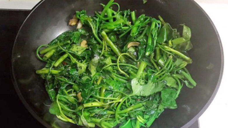 蒜蓉空心菜,蒜蓉空心菜做好了~