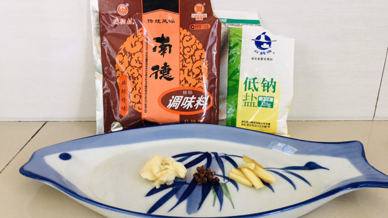 清炒苋菜,所有调料准备好,备用
