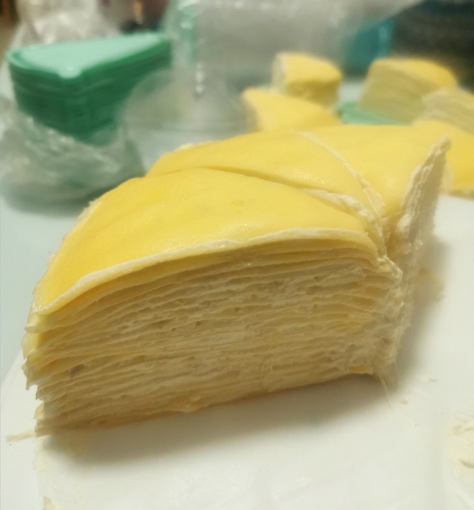 榴莲千层蛋糕,可以开吃啦!比买的还好吃
虽然自己做累一点,但是值得,每次做完就满满的成就感