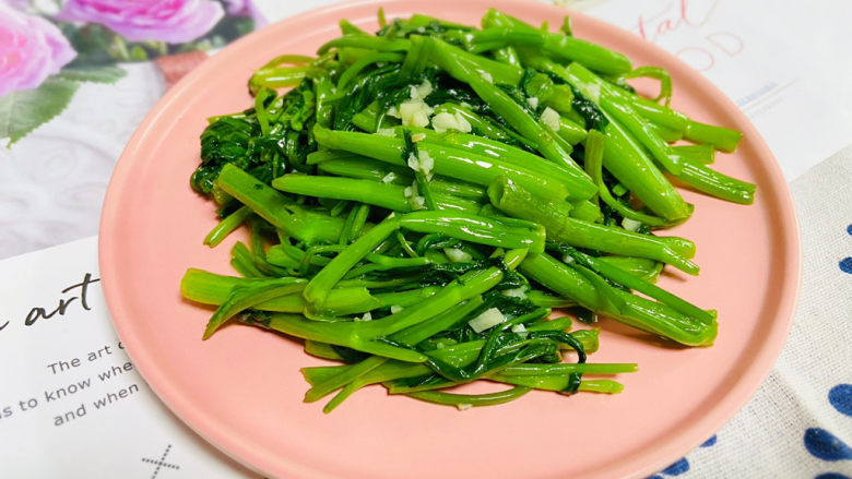 蒜蓉空心菜,蒜蓉空心菜绿色食品，我可以吃一整盘哦