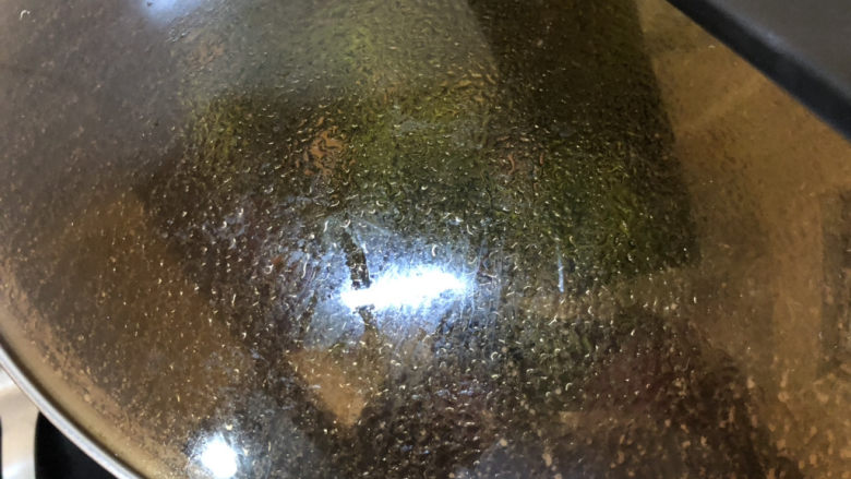 清炒苋菜,盖上锅盖焖2分钟,这样做苋菜就很软糯