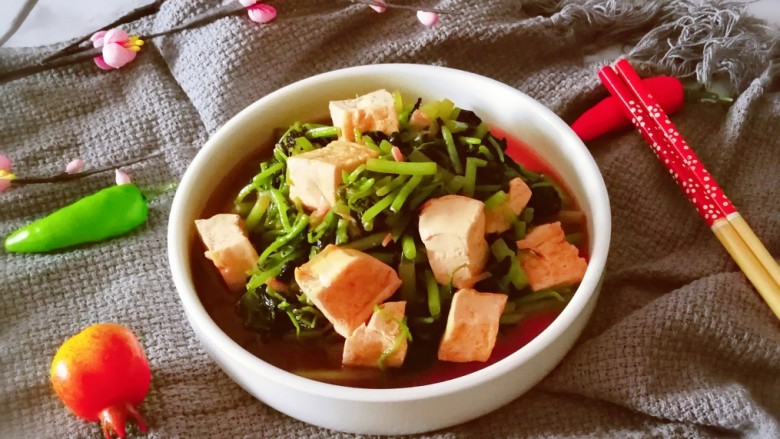 苋菜豆腐汤,盛一碗 拌饭吃