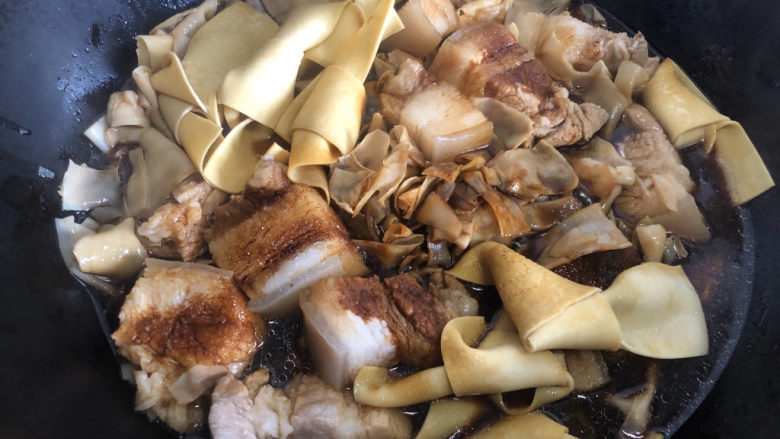 千张红烧肉,放盐,生抽,千张