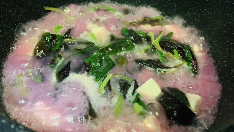 苋菜豆腐汤,翻拌均匀,断生
