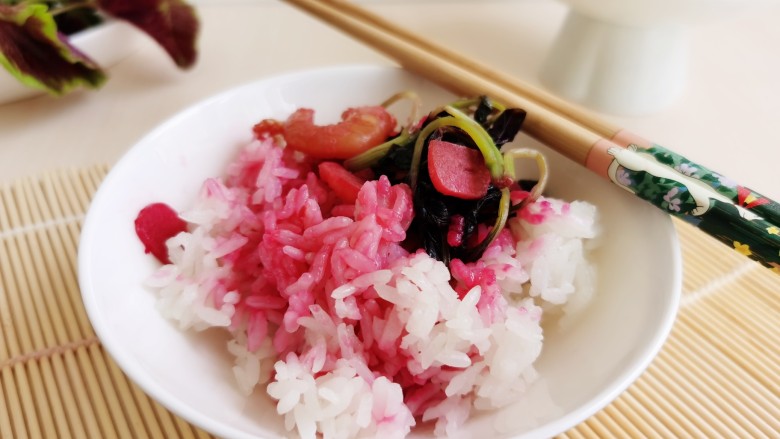 清炒苋菜,苋菜汁拌米饭,更加有食欲。
