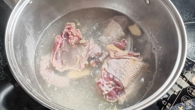 连城最名贵的特产,白鹜鸭汤,超级美味,清香无比,焯水几分钱,去除异味