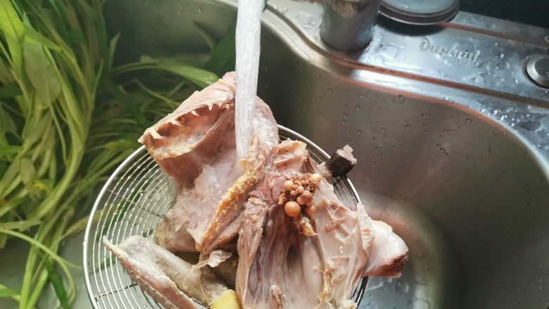 连城最名贵的特产,白鹜鸭汤,超级美味,清香无比,冷水冲洗一下
