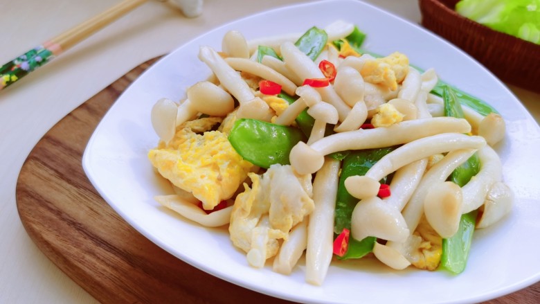 白玉菇炒鸡蛋,喜欢的试试吧!