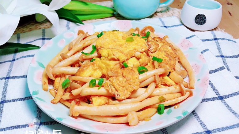 白玉菇炒鸡蛋,吃起来吧!