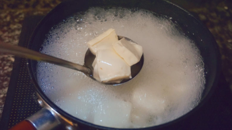 苋菜豆腐汤,沸腾后再煮2分钟(我推崇食物都应该煮熟煮熟再煮熟哈哈哈哈😂)