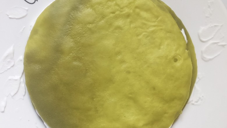 抹茶千层蛋糕,一层饼皮一层奶油,一层层摞起来