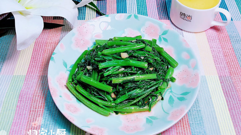 蒜蓉空心菜,一盘营养丰富的绿色蔬菜就上桌了!