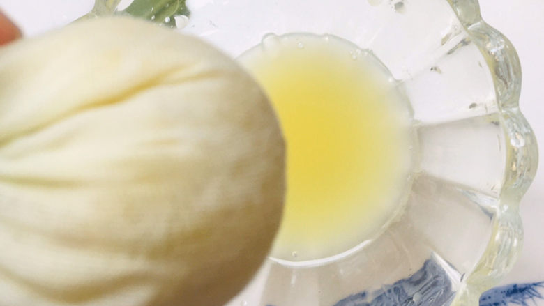姜撞奶,挤出姜汁~