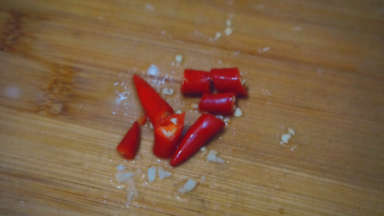 青椒炒鸡爪,红米椒