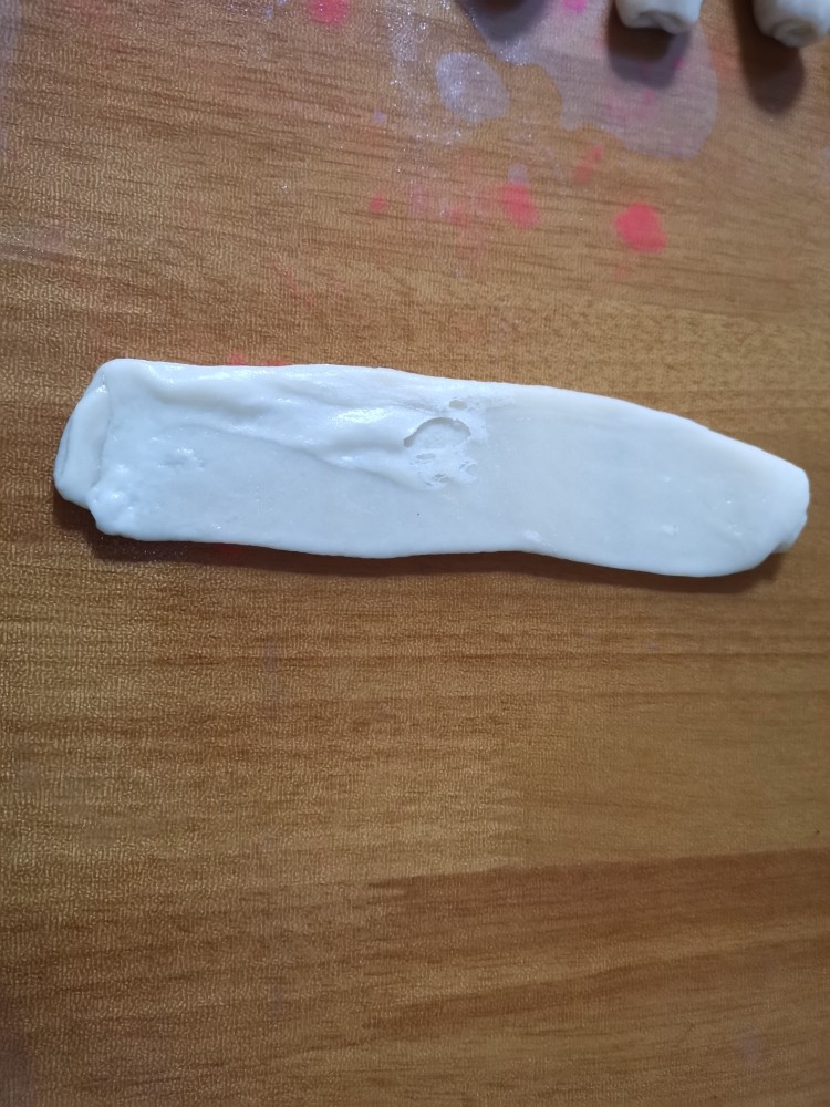 香喷喷的软糯可口,一咬就掉渣儿的老婆饼,擀成长条形