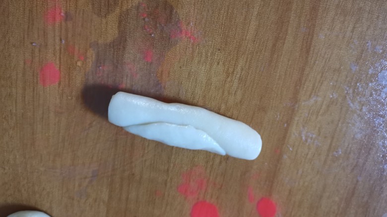 香喷喷的软糯可口,一咬就掉渣儿的老婆饼,卷起来