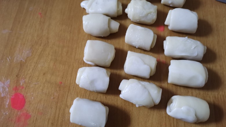 香喷喷的软糯可口,一咬就掉渣儿的老婆饼,第三次醒发15分钟