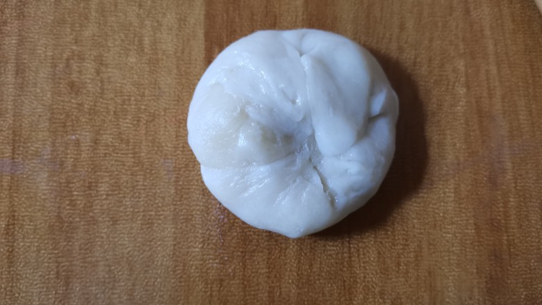 香喷喷的软糯可口,一咬就掉渣儿的老婆饼,把饼胚弄成圆形,擀成扁圆形