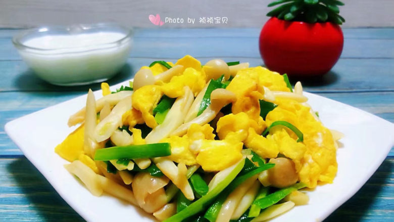 白玉菇炒鸡蛋,牛奶是每天都要喝的营养软饮哦