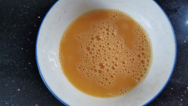 炸奶冻,<a style='color:red;display:inline-block;' href='/shicai/ 9'>鸡蛋</a>打散