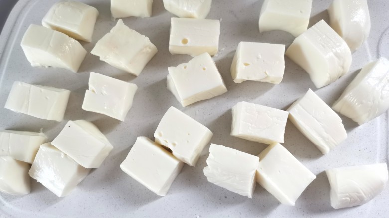 炸奶冻,切成小方块