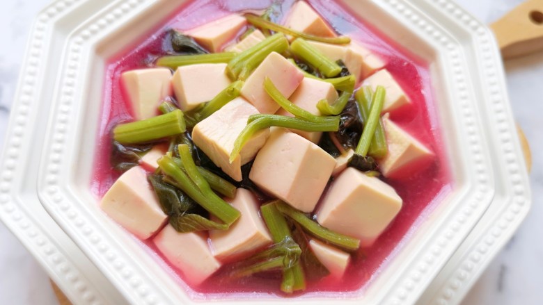苋菜豆腐汤,豆腐和苋菜吸收了汤汁,味道也是棒棒哒!