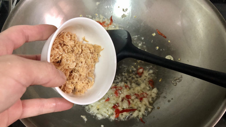 清炒鸡毛菜➕嫩绿长溪柳絮风,下虾皮,中小火煸香