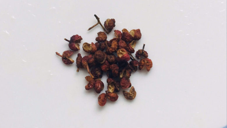 干煸豇豆,花椒洗净备用~