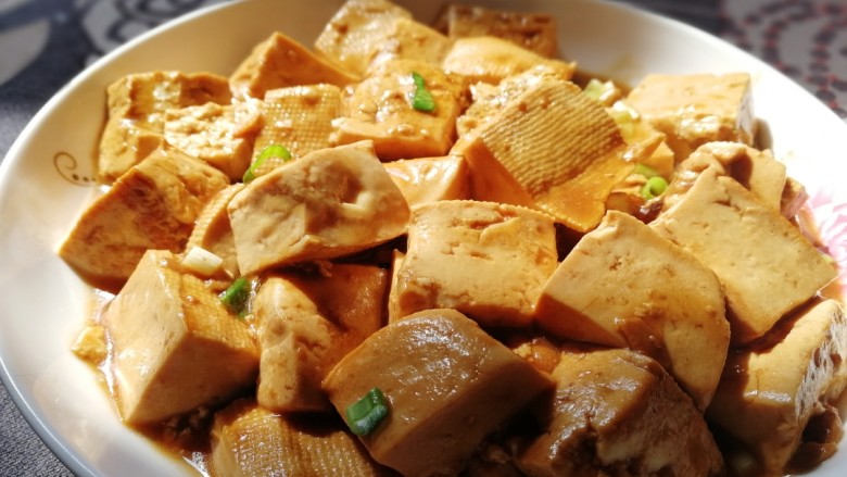 家常烧豆腐,盛盘