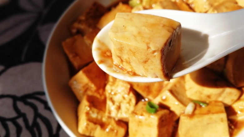 家常烧豆腐,香味扑鼻,嫩滑无比,下饭神器。