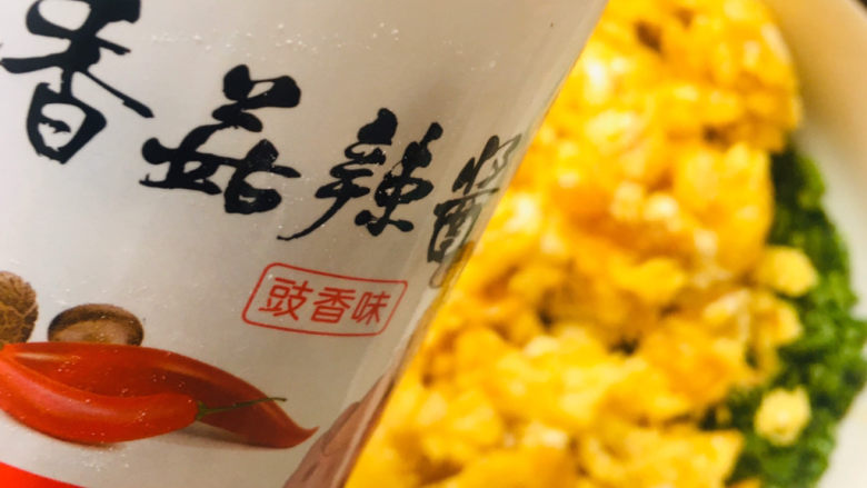 韭菜锅贴,加<a style='color:red;display:inline-block;' href='/shicai/ 126980'>香菇辣酱</a>~
