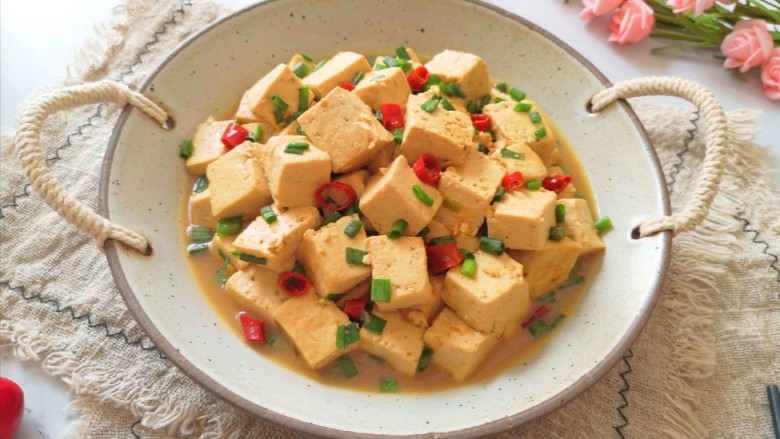 家常烧豆腐,先上一张成品图,看一下这道色香味俱全的烧豆腐。
