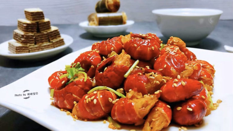 爆炒小龙虾,小龙虾的营养价值非常丰富经常食欲对身体有益