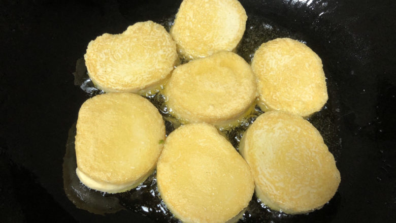 红烧素鸡,小火煎,然后翻过来