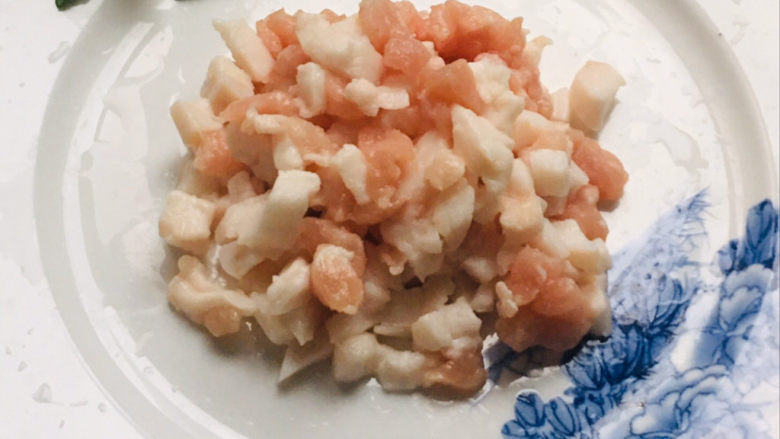 老北京炸酱面,肉洗净切丁~