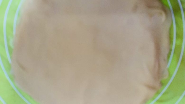 花朵千层饼,直到盖完面皮,最上层不用涂黄油。