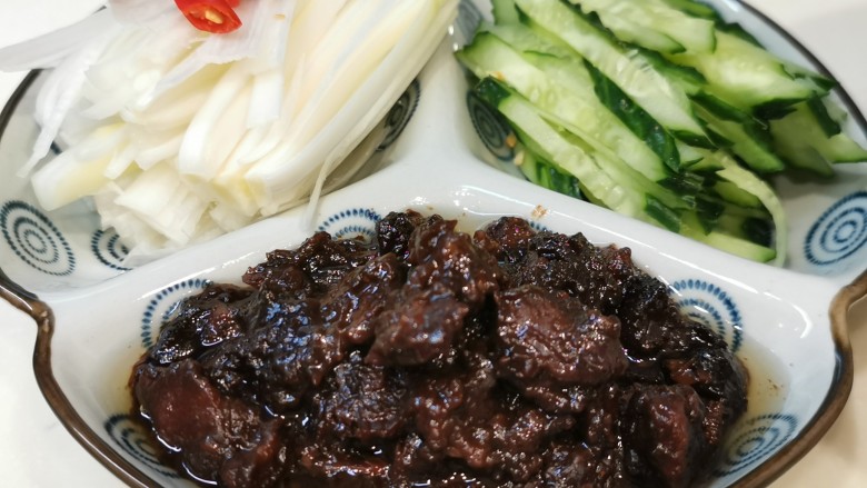 老北京炸酱面,做<a style='color:red;display:inline-block;' href='/shicai/ 10224'>老北京炸酱</a>,可以看我之前发的菜谱,非常不错的哦😋做一次放冰箱里可以吃很好次了。