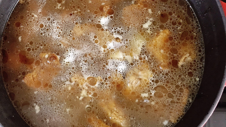 牛腱子炖萝卜,大火烧开