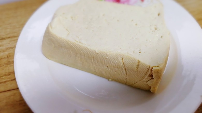 豆腐蒸蛋,<a style='color:red;display:inline-block;' href='/shicai/ 465'>豆腐</a>一块。