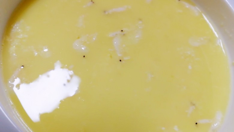 豆腐蒸蛋,拌匀。