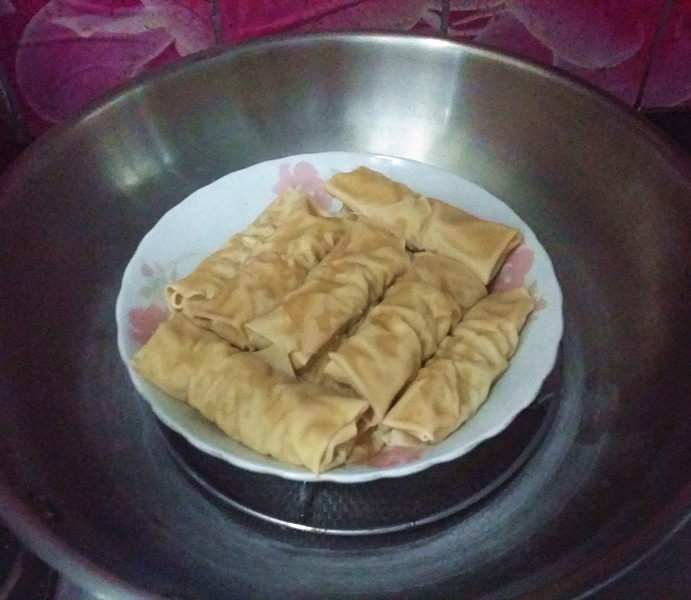 千张包肉,蒸开后转小火,再蒸20分钟左右