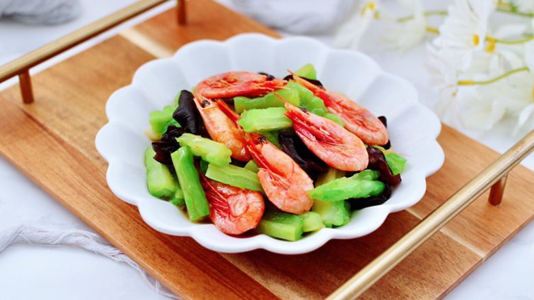 苦瓜木耳炒北极虾,鲜美无比又清爽味美,夏天必备的美味小炒。