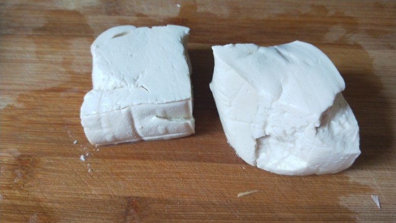 豆腐鱼头汤,<a style='color:red;display:inline-block;' href='/shicai/ 465'>豆腐</a>不错很嫩？